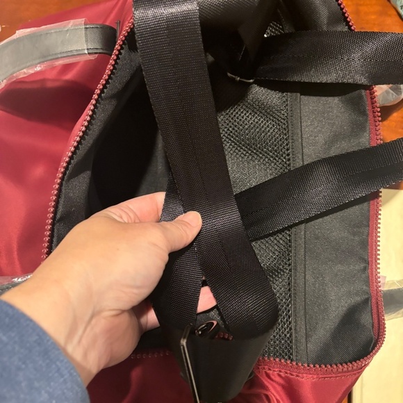 Mondani Weekender Bag NWT - Picture 6 of 7